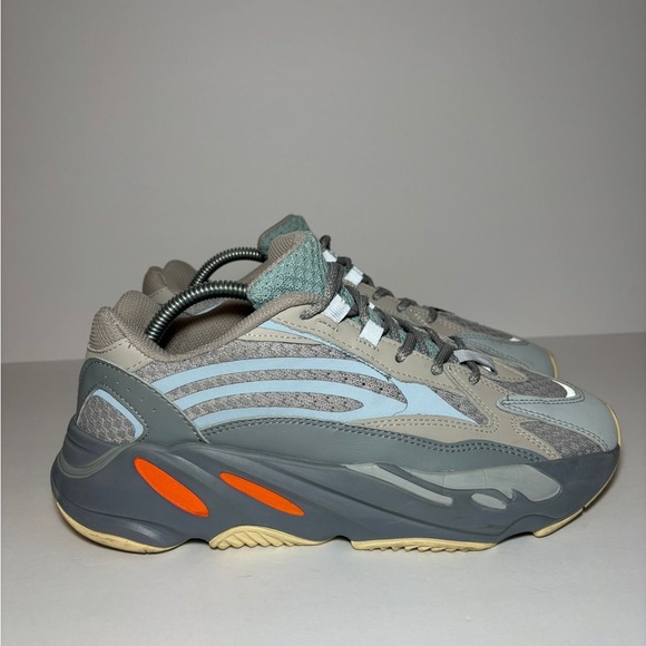Adidas Yeezy Boost 700 V2 Inertia size 9.5 - Picture 2 of 9